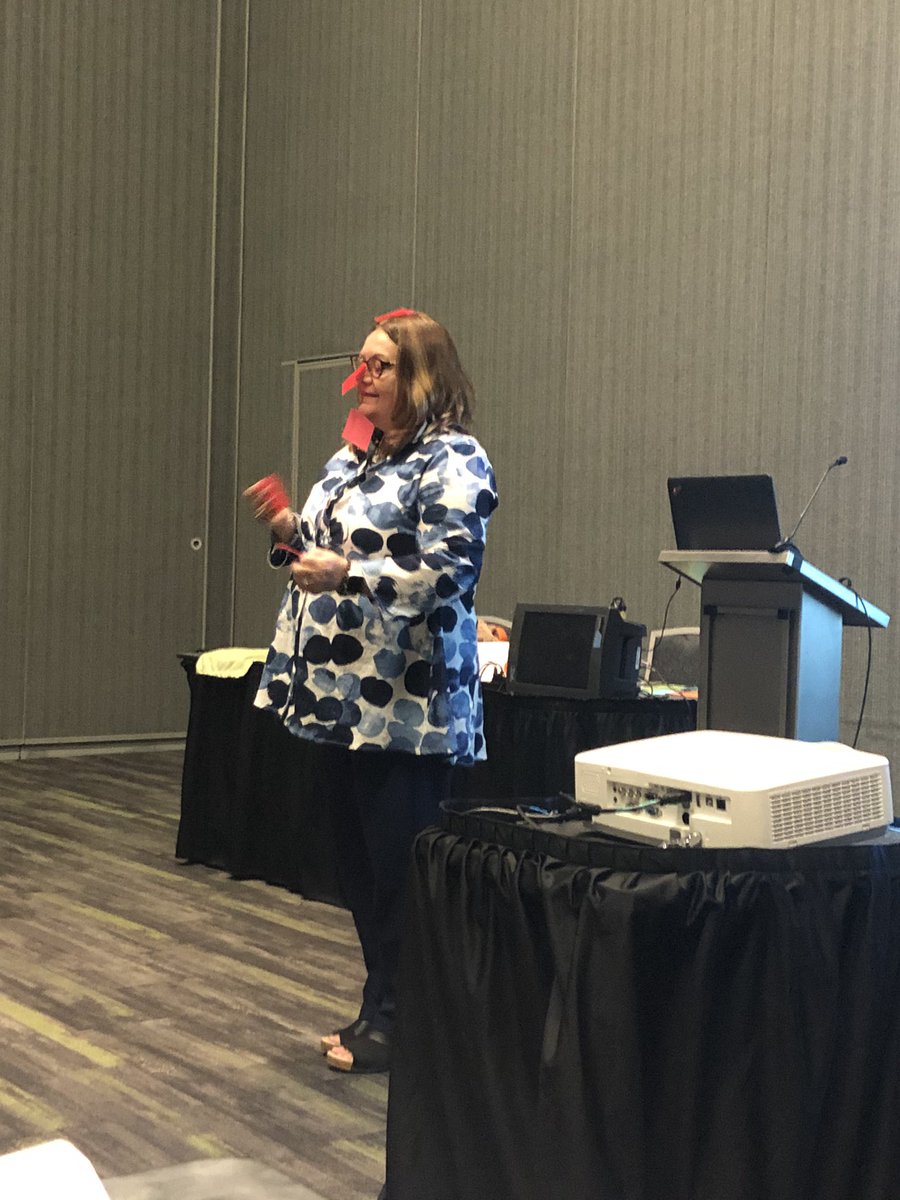 yezifffiona's tweet photo. Inspired a lot by the presentation delivered by Lisa. I never realized that Class can be taught in that way. And the games really livened up the whole class ! I will adapt them to my future class~  #CATESOL19 #PepperdineTESOL @PeppGSEP @CA_TESOL https://t.co/16uawZmMw6