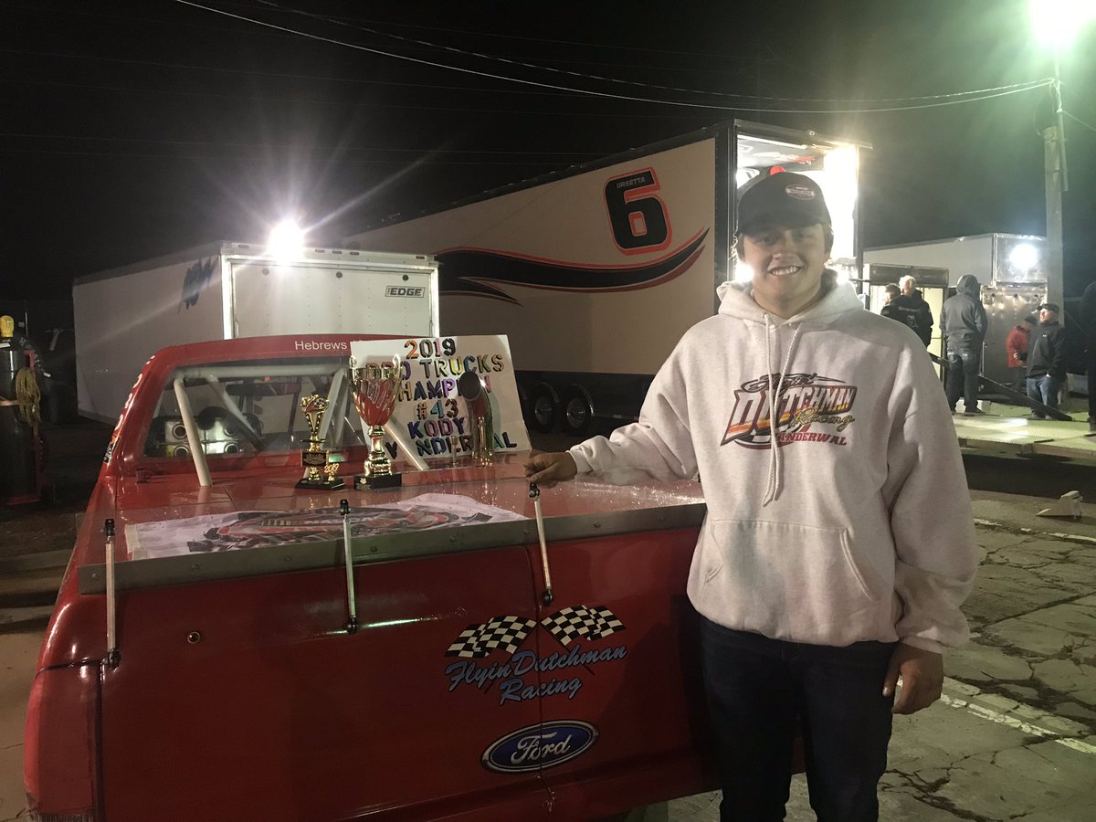 cnsracing's tweet photo. And that’s a wrap on the 2019 race season here at CNS! Goodnight and until next season Race Fans! #cnsracing #challengecup #weloveracing #nascar #hometrack #turnleftgofast #shorttrack #letsgoracing #elitevtwin #msfp #snapon #letsgoracing #racefans #greenlight #trickrtreat https://t.co/txnfhnWkVY