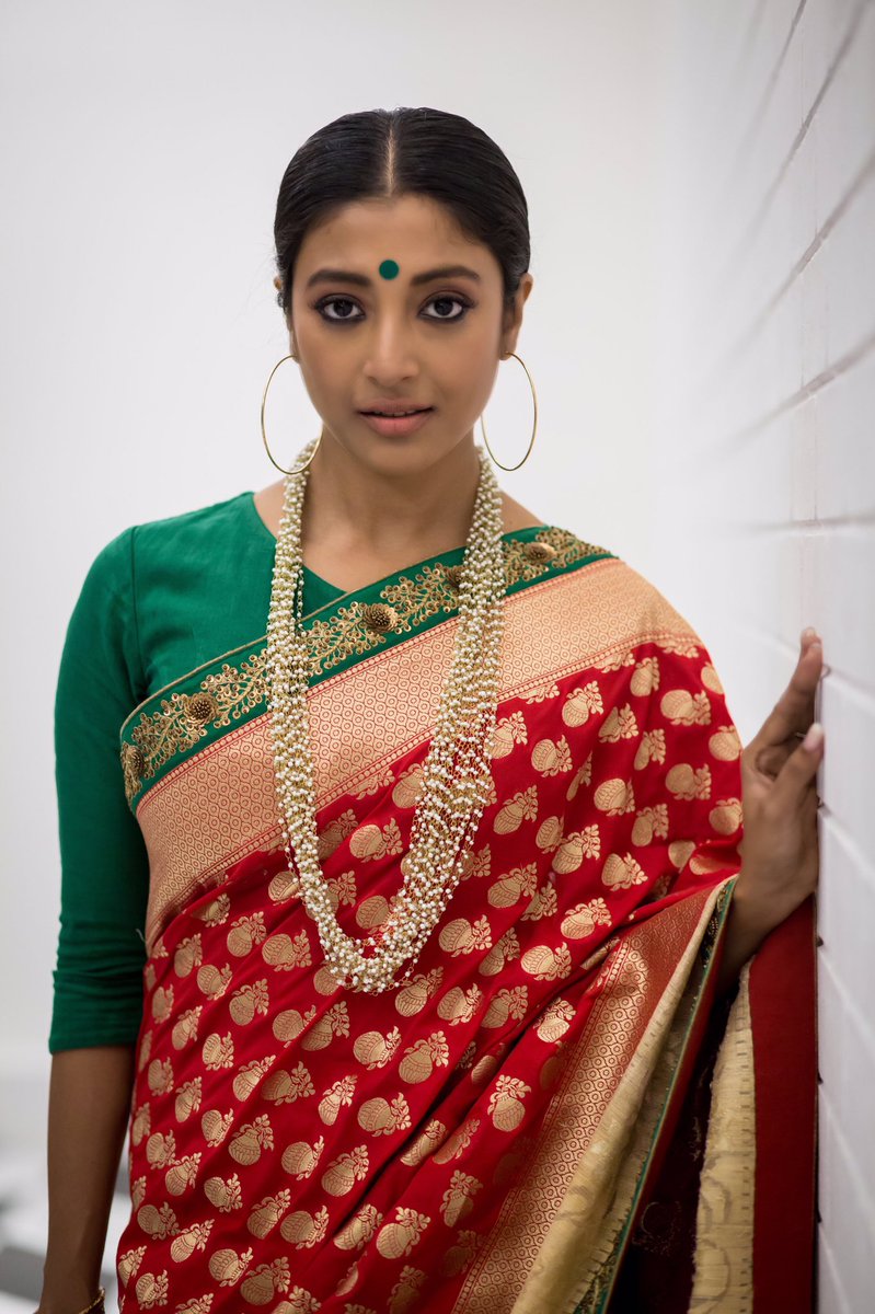 Paoli Dam in a red benarasi saree for Zee 24 Ghanta Puja Fashion. #paoli #paolidam #festivefashion #womenswear #womensfashion #ethnicfashion #indianethnic   #kolkatadesigner #madeinindia #abhishekray #abhishekraycreations @paoli_d @WithLovePaoli @anichakladar @Zee24Ghanta