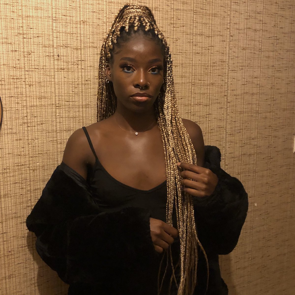 _TheDarkSkin_'s tweet photo. 👱🏾‍♀️ https://t.co/Jgb4rUlUF8