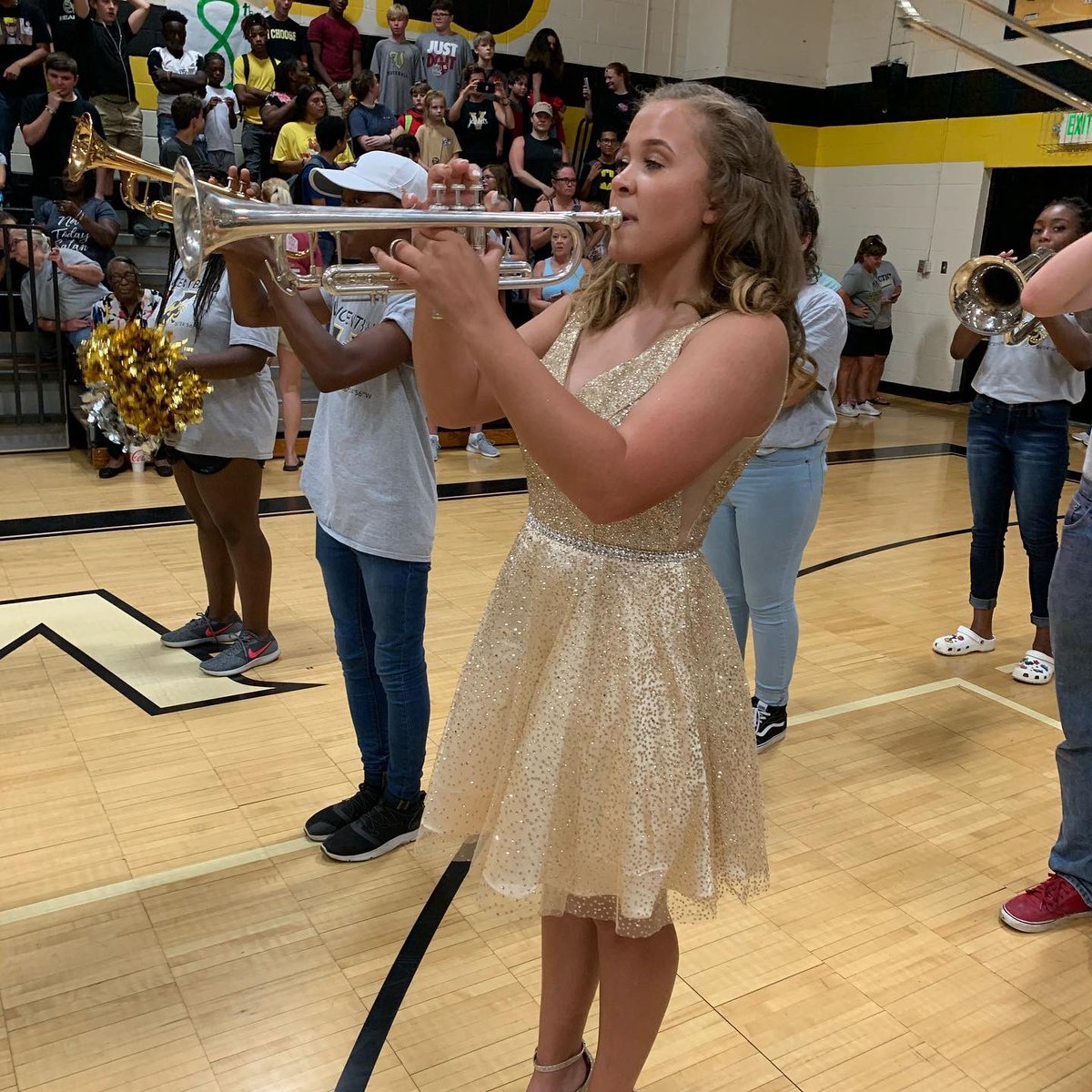 VMHS_Band's tweet photo. When you are on homecoming court and rush back from being announced so you can play with the band. What an amazing group of students! #vincentstrong https://t.co/ObP2Uh9WQK