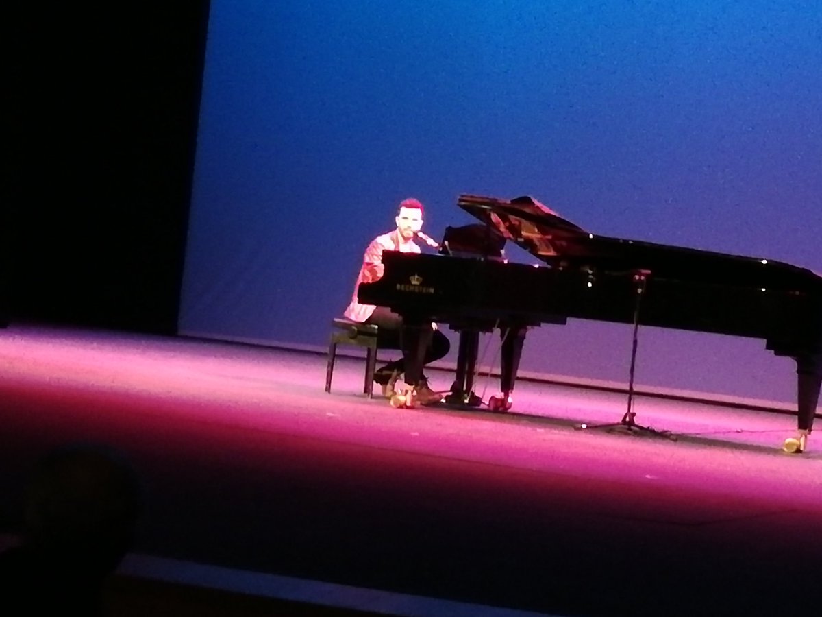 loumrodriguez's tweet photo. #IGalaTalento #OnOffParkinson @TALENTOS_RM Gracias a Sergio Jimenez, participante en la última edición de La Voz; y como broche los alumnos de 6° de grado medío del Conservatorio de Música de Murcia. https://t.co/FdslxsQACP
