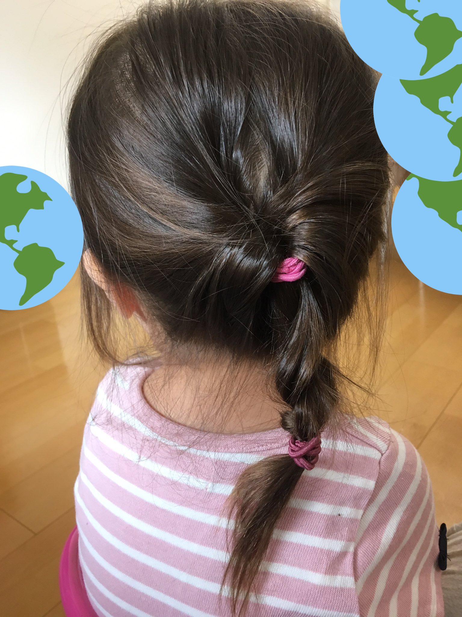 あきひと 6歳娘と1歳息子 17年 21年育休 アナ雪エルサ風三つ編みやってみた これをやるのに分 ２歳の娘にじっとしてもらう為に使ったラムネ２０個 ちょっと髪の毛少なくて短いから三つ編み不可 でも妻はやっていたような もっと細かい三つ
