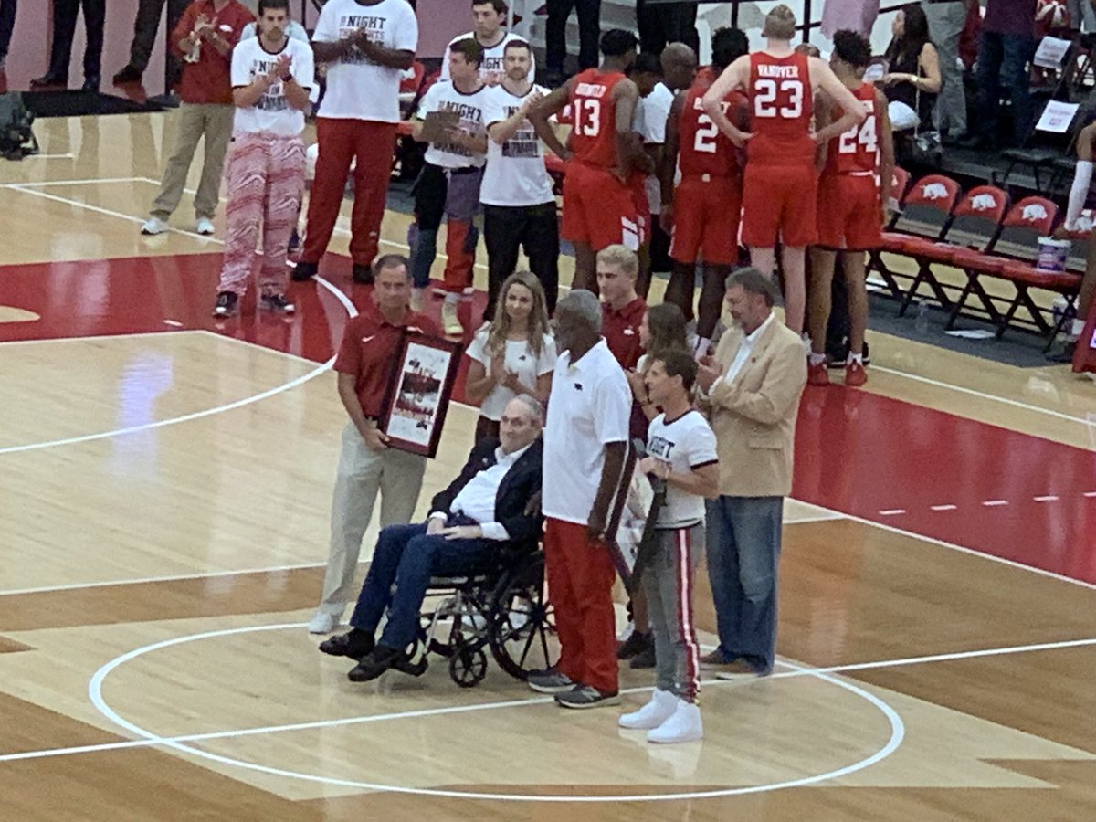 ZacBottoms's tweet photo. Great day on the Hill with the girls. Love getting to do life in NWA. Great to get watch @RazorbackMBB, see the history of the program under one roof, & lots of excitement with #CaydenAnn #ZoeRyan #GirlDad #OutNumbered #NWALiving
#letsdolife https://t.co/68S7tU2ksw