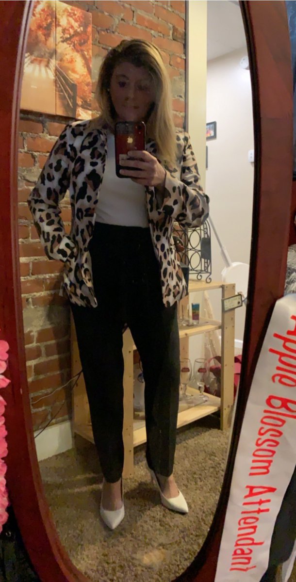 bobbijomarie78's tweet photo. Praise GOD for amazing friends, a great word & fellowship. And who doesn't love animal ๐ฆ print. #grownwoman #fashion #strongwoman #lovethisvibe #iamsoil #confidence #womanofGOD https://t.co/9RdtlSc9fX