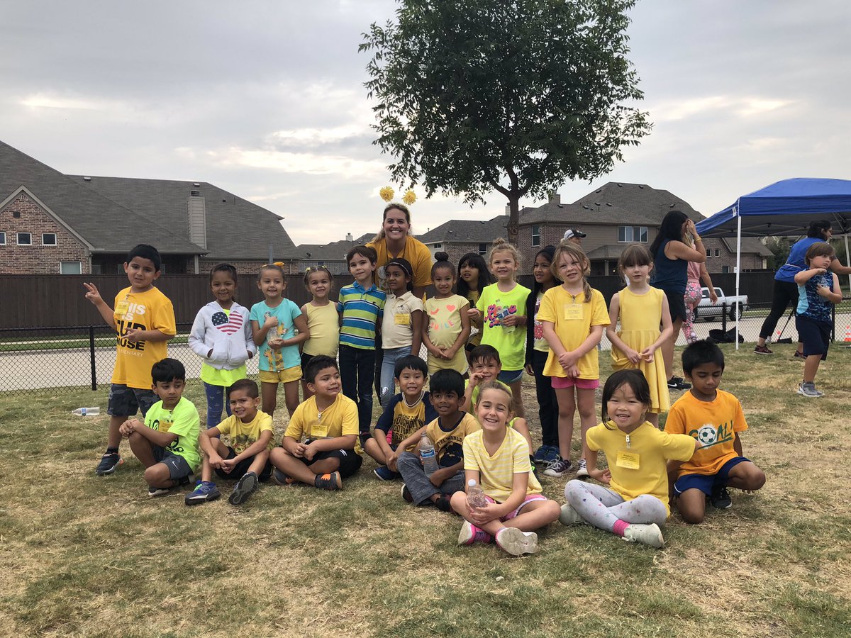 KerryRear's tweet image. 💛 2019 Hosp Elementary Warrior Dash 💛 #mrsorearsclass #yellowhouse #kindervibes #FISDK