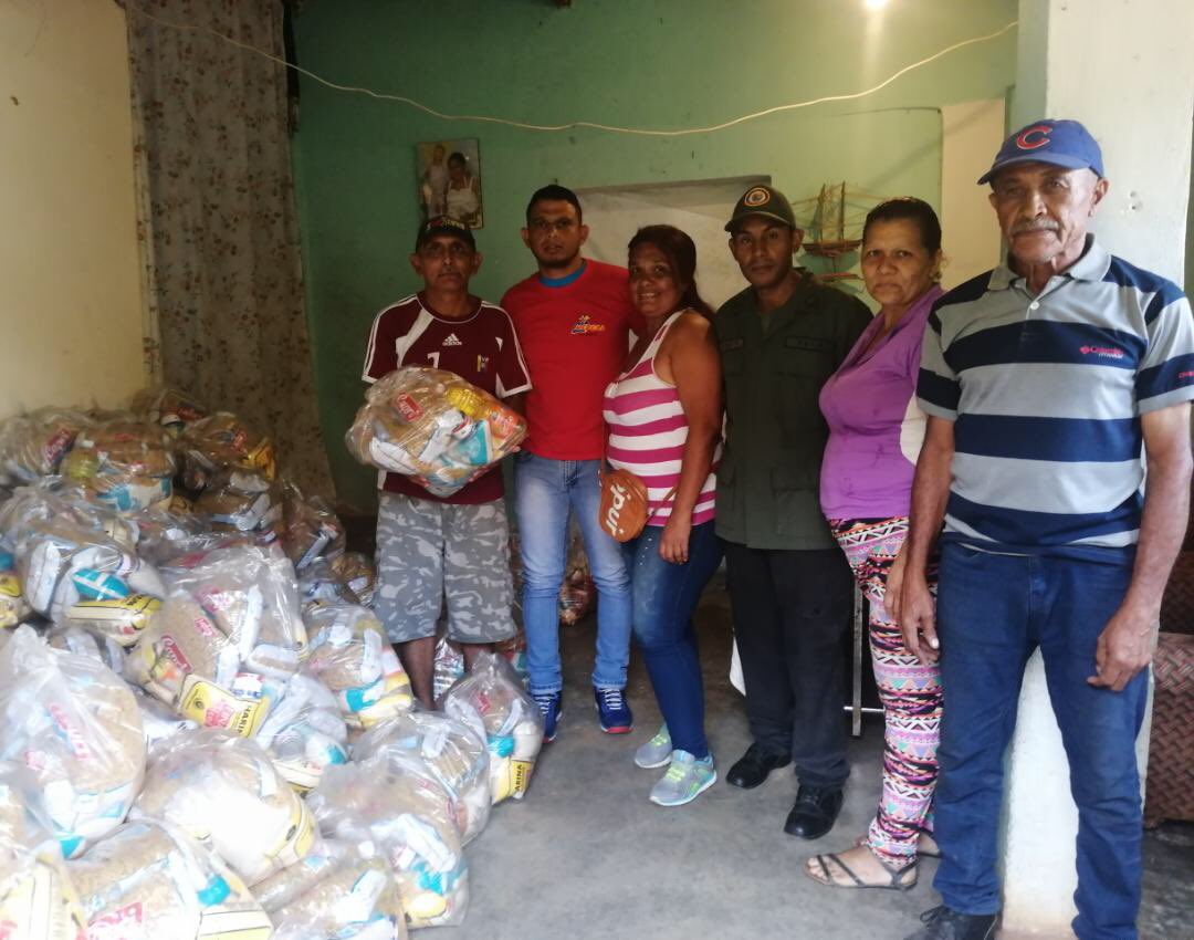 lchirinosr's tweet image. La #MisiónAlimentación desplegada en el territorio nacional y de la mano con los @ClapOficial, trabajan en perfecta unión para la protección alimentaria del pueblo venezolano. #TodosSomosClap @MercalOficial