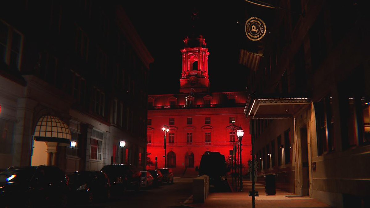 DanWGME's tweet image. Did you see Portland City Hall lit up in red tonight? It&apos;s in honor of all the firefighters who lost their lives in the line of duty this year, including 3 here in #Maine. @CityPortland @NFFF_News #nffflightthenight2019
wgme.com/news/local/thr…