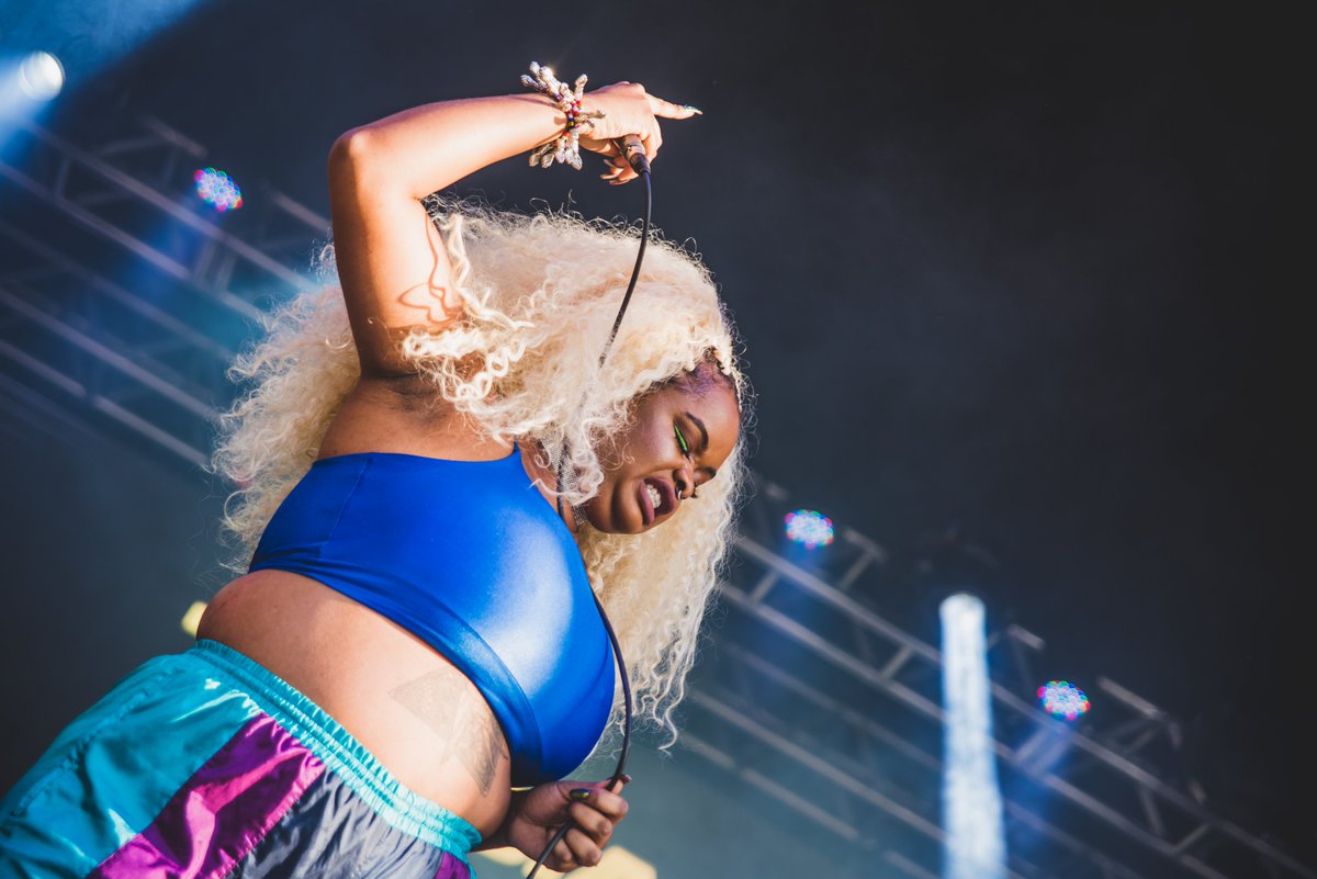 ihateflash's tweet photo. Lindo demais ver a @TassiaReis_ quebrando tudo por aqui! #RockinRio2019 https://t.co/qR1yOzIS8v