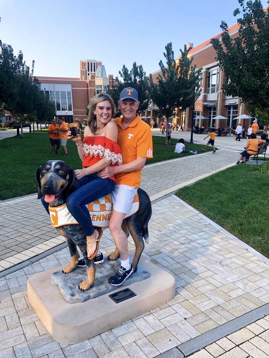 FarrellClick's tweet photo. @Vol_Football GREATEST FOOTBALL TEAM IN AMERICA 🏈🍊🏔🙌🍊 #dad #vfl https://t.co/FInAN7D21x