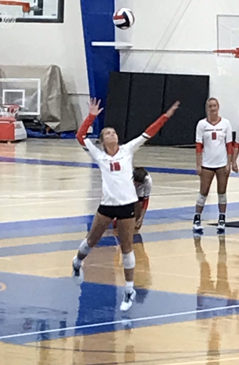 AndieOlson21's tweet image. We’ve seen two corners of Iowa in about 32 hours. Wouldn’t change a thing though getting to cheer on @rylie_olson1 and the GV squad! ❤️🏐❤️#ParentLife #WindshieldTime