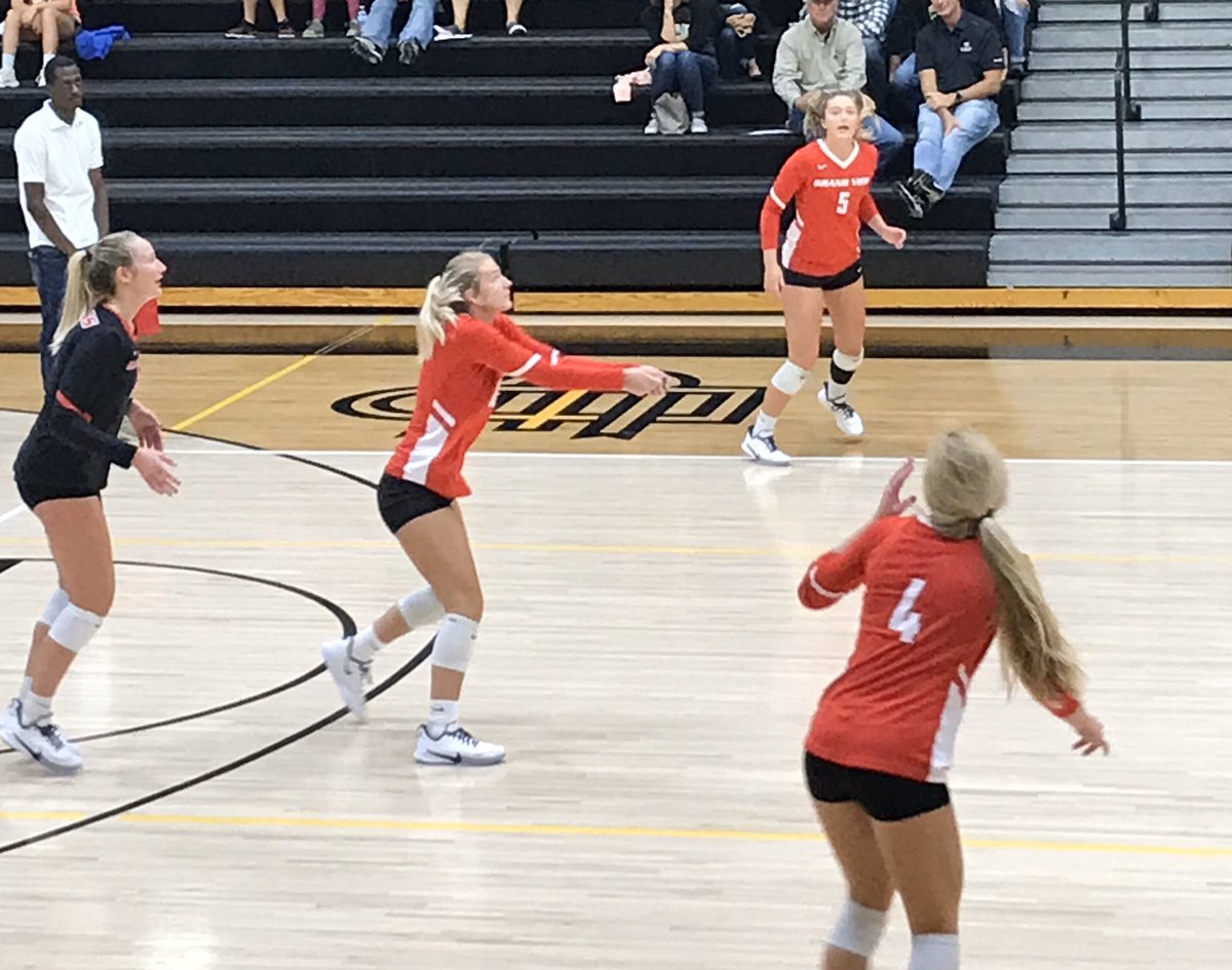 AndieOlson21's tweet image. We’ve seen two corners of Iowa in about 32 hours. Wouldn’t change a thing though getting to cheer on @rylie_olson1 and the GV squad! ❤️🏐❤️#ParentLife #WindshieldTime