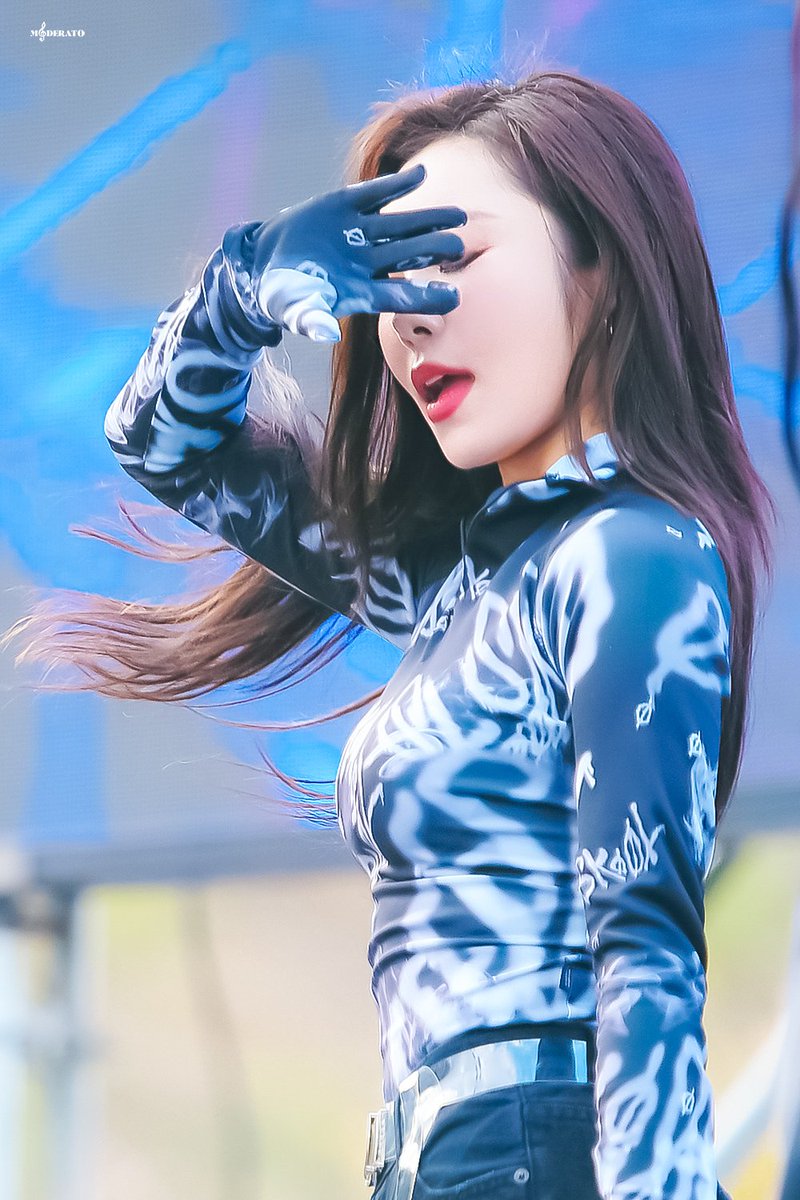 MODERATO_WI's tweet photo. 기요미! 이따바용😍

#마마무 #휘인 https://t.co/DwBCOMClCH