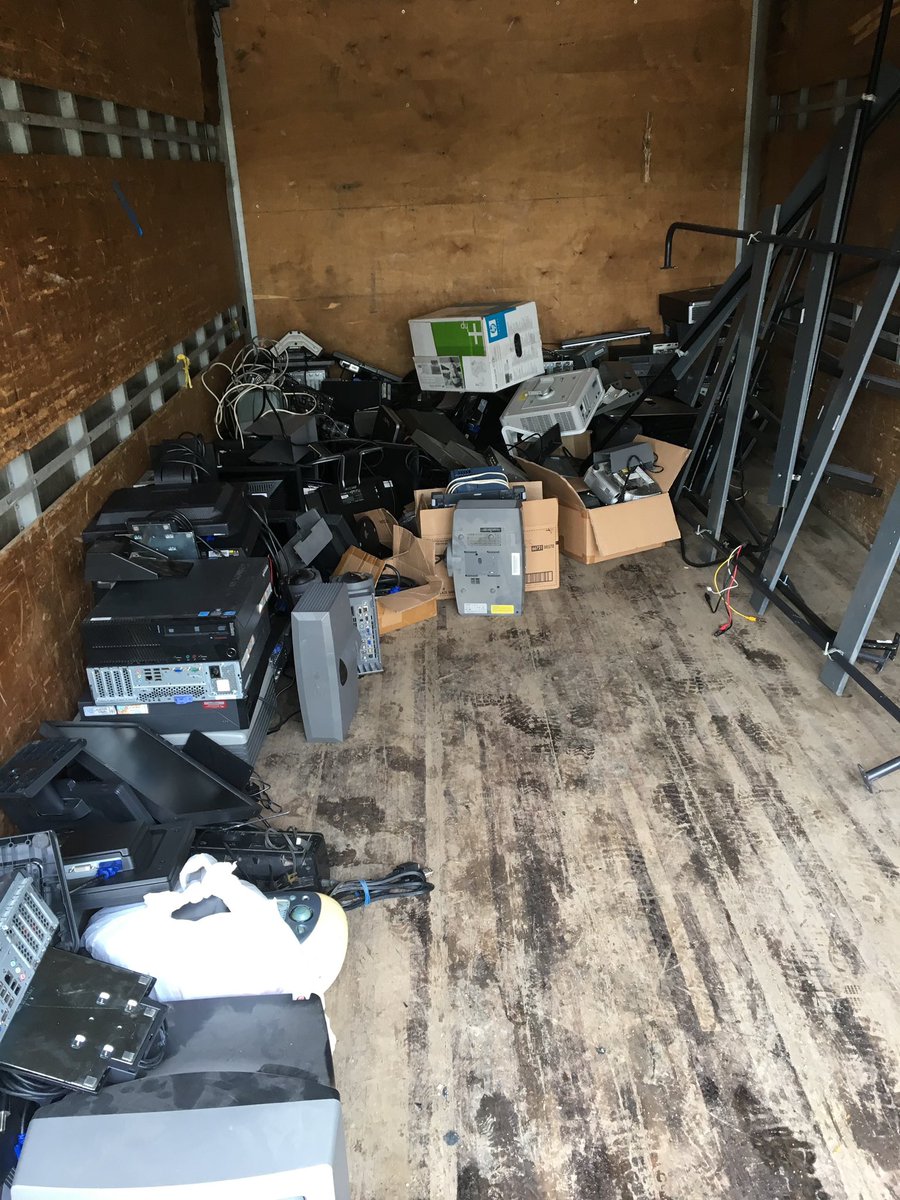FRC6865's tweet photo. #FIRSTProjectGreen #ManitoulinMetal Ewaste & Battery drives! https://t.co/lVK3T6QDho