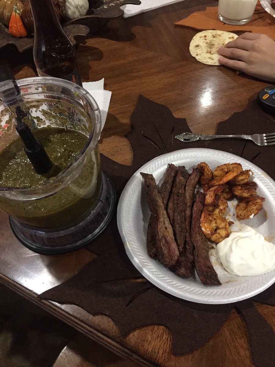 FiddlingFire's tweet photo. Saturday night football, fajitas, and beer! #football #Oktoberfest #fajitas #fiddlingwithfire https://t.co/ljZ7lUPXwp
