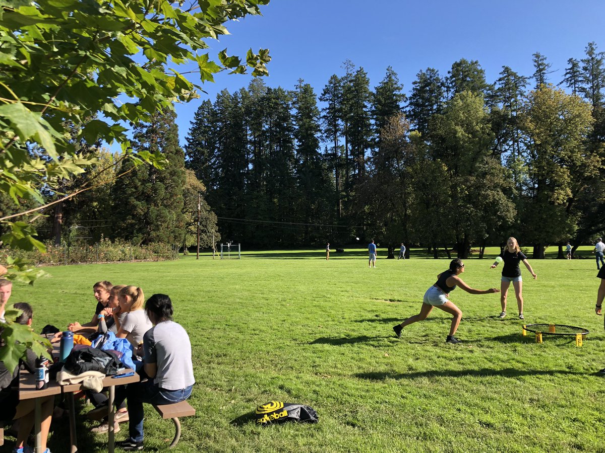 OSUrunning's tweet photo. First 2 weeks of Fall 2019 was a success ✅ !!! We hope everyone had as much fun as we did, and we can’t wait to start doing spooky social events later this month 👻 ! But now, onto XC season 🏃‍♂���🏃‍♀️

#oregonstate #running #welcomeweek #weekzeroisfake #shoopky #halloween https://t.co/aFXpzUmU2b