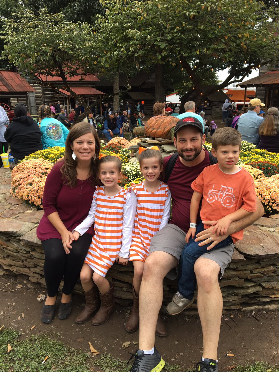 BSacrinty's tweet photo. A fun Fall day at the fair! 🎡#dixieclassicfair https://t.co/IjcABc5gzh