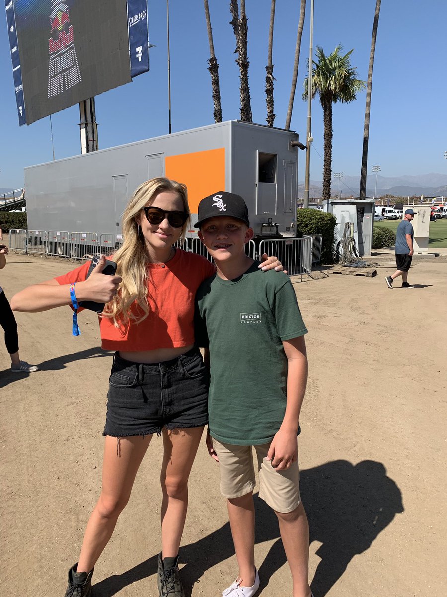 freddy_dlt's tweet photo. My bub wanted a pic with this cute girl, help me find out who she is😂 https://t.co/2kwlwIpeGf