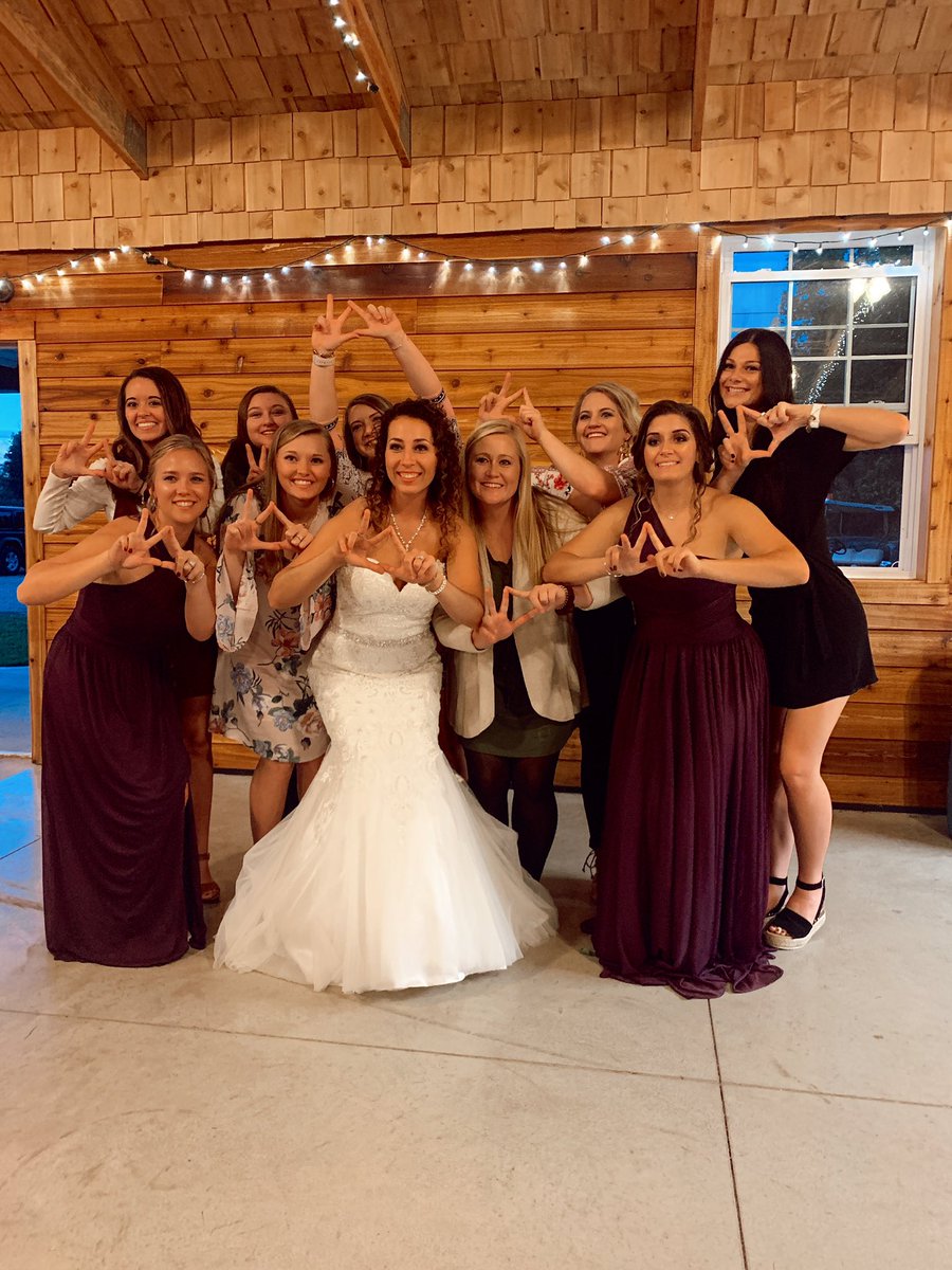 Congrats @oliviabradds and Colten! 💚💚😫 such a beautiful wedding! Ps. look a my beautiful wedding date <a href="/gina_gano/">G</a>