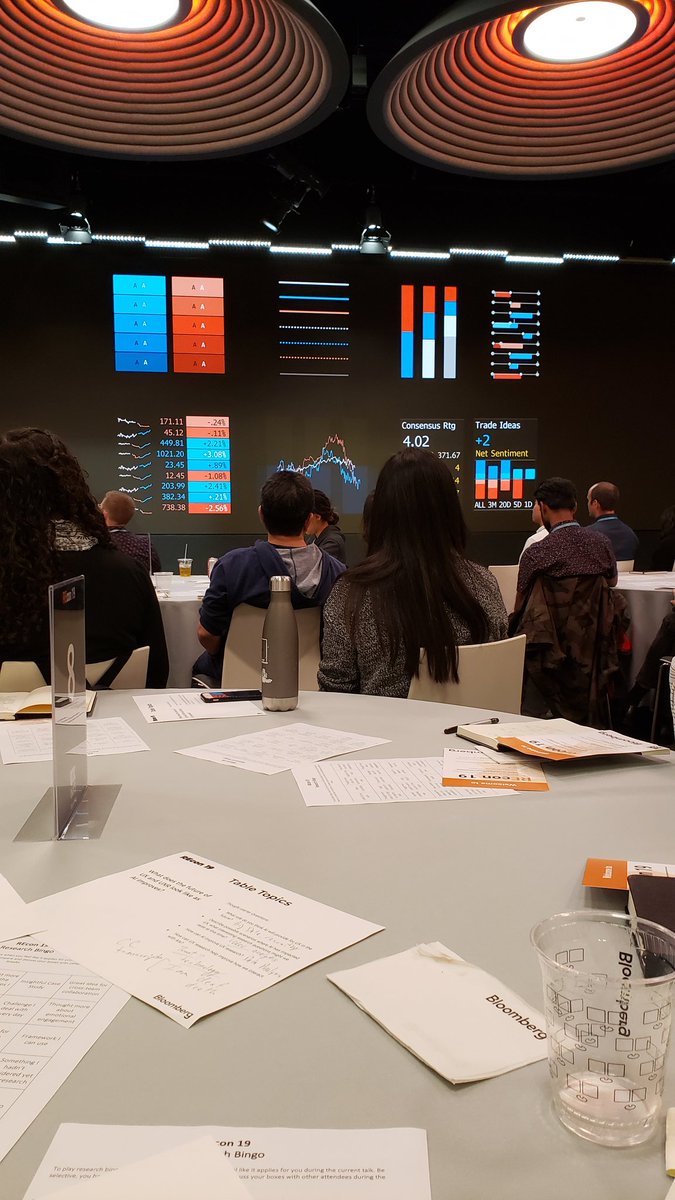 pehyta's tweet photo. First time at #recon19. It was awesome to listen to so many talented researchers and designers! Definitely worth a visit if you're interested in UXR. 😀 https://t.co/ivYkYeEuK1