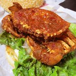 カニを丸々一匹サンド!ドムドムバーガーの期間限定メニュー、カニバーガーが美味しそう!