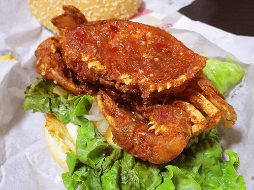 カニを丸々一匹サンド！ドムドムバーガーの期間限定メニュー、カニバーガーが美味しそう！