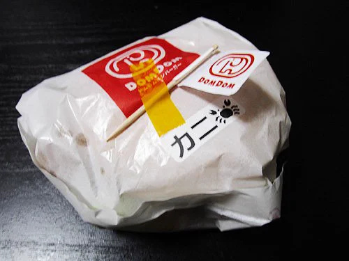 カニを丸々一匹サンド！ドムドムバーガーの期間限定メニュー、カニバーガーが美味しそう！