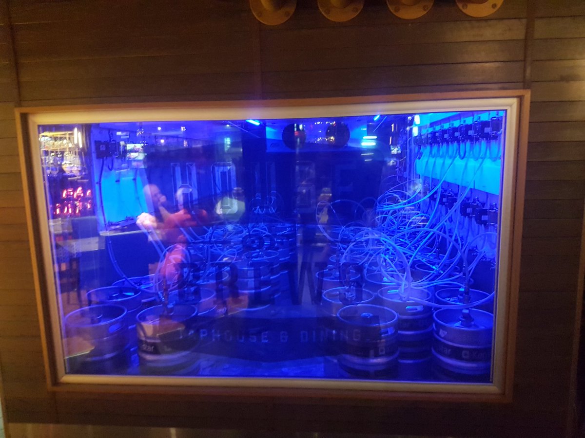  #PubCrawl: The House of Brews in Surfers Paradise is craft beer heaven.Located right in the midst of party central in Orchid Avenue, it's got a massive wall of beer taps.The staff know their brews too, somehow convincing me to buy a $35  #beer (oh well, it was holiday).