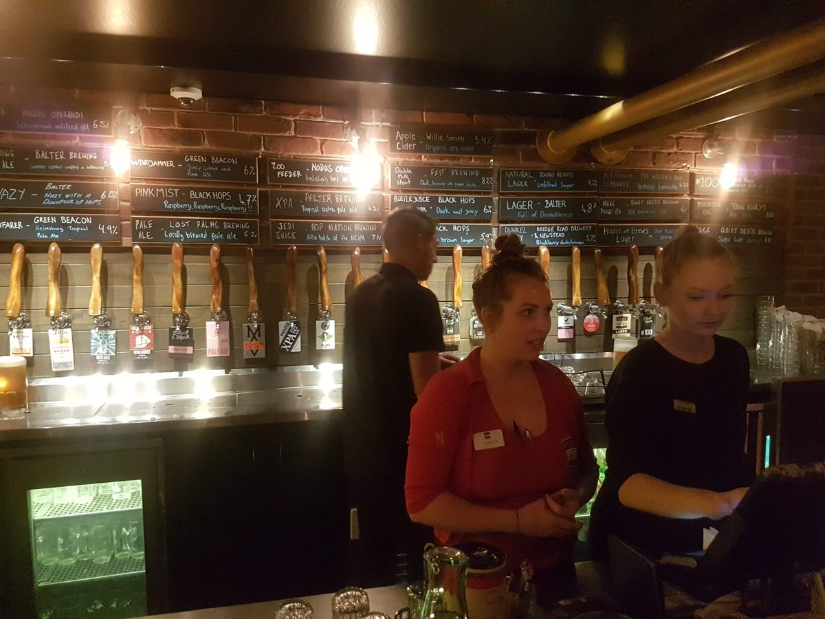  #PubCrawl: The House of Brews in Surfers Paradise is craft beer heaven.Located right in the midst of party central in Orchid Avenue, it's got a massive wall of beer taps.The staff know their brews too, somehow convincing me to buy a $35  #beer (oh well, it was holiday).