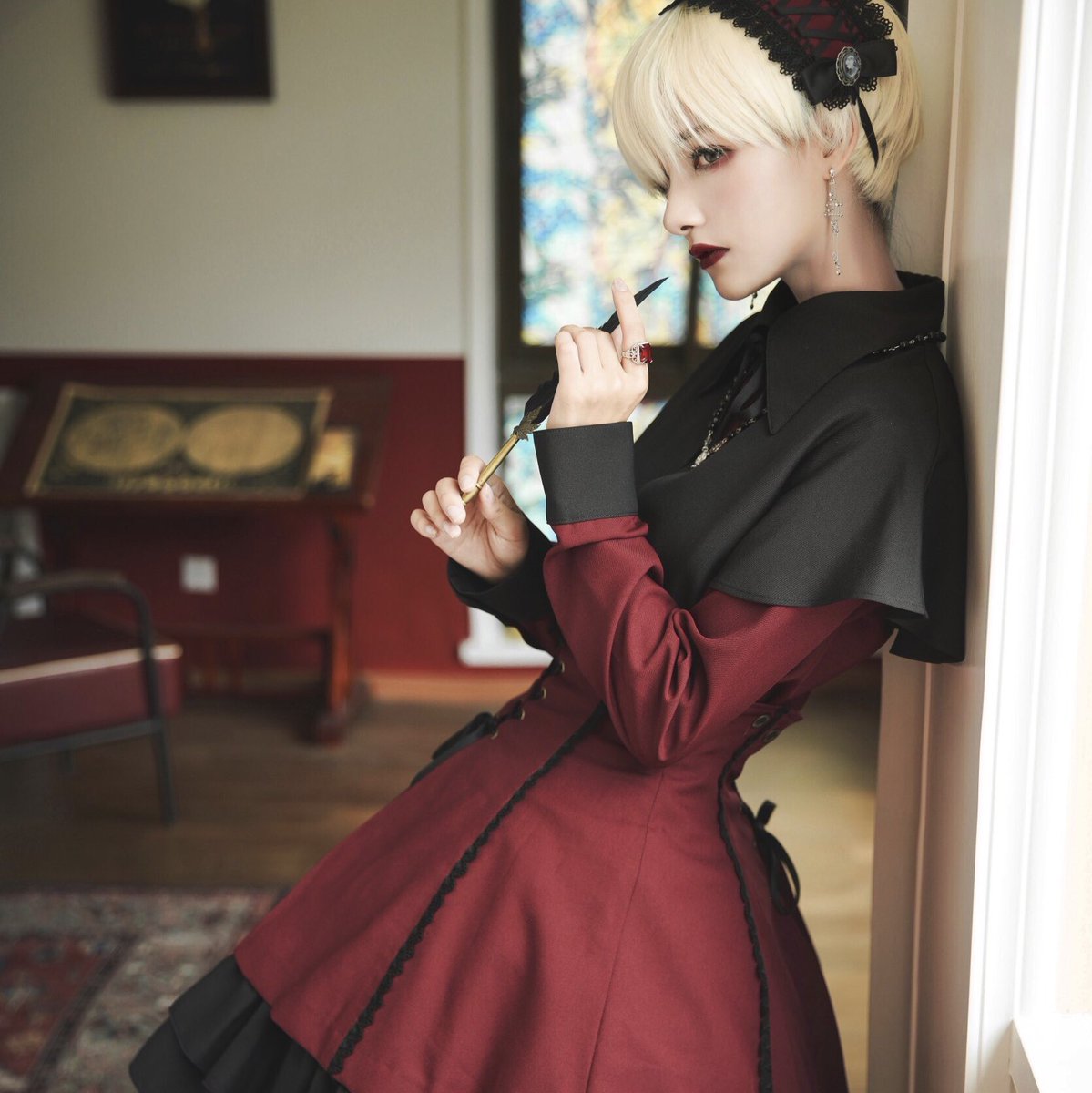 本日 ケープ付きブラウス アクラ 白&赤 M&L 再入荷致しました！ ケープ