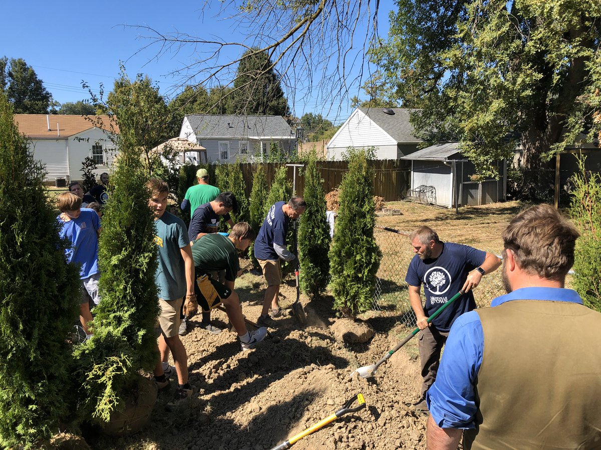 PatrickPiuma's tweet image. Green Heart Louisville tree planting starts today! Working to improve health with nature. @LouisvilleGrows @GreenHeartLou @HyphaeDesign @nature_org