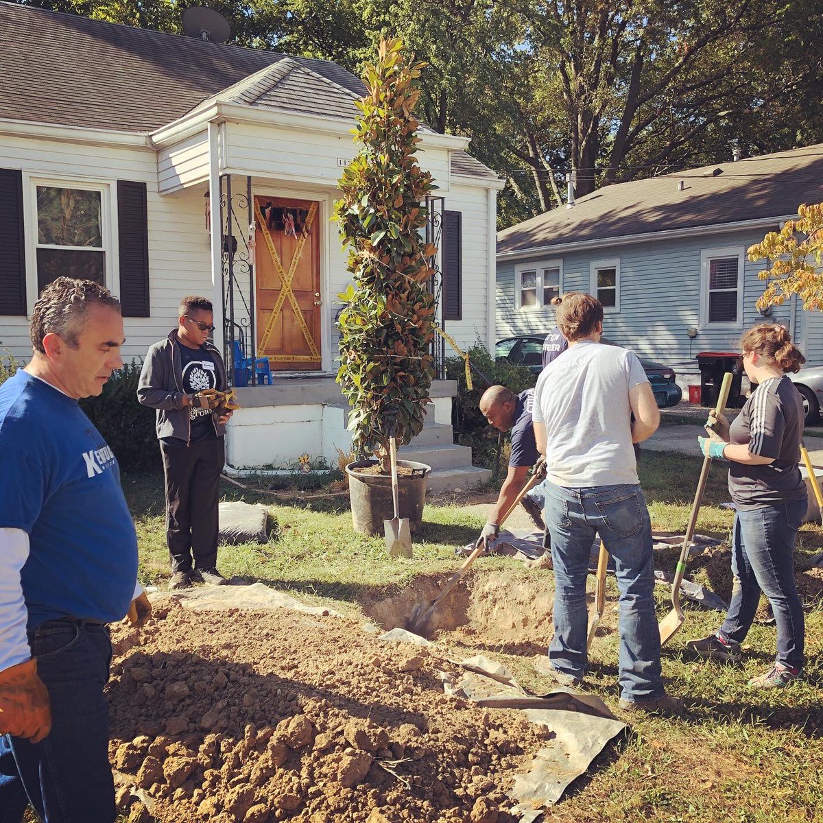 PatrickPiuma's tweet image. Green Heart Louisville tree planting starts today! Working to improve health with nature. @LouisvilleGrows @GreenHeartLou @HyphaeDesign @nature_org