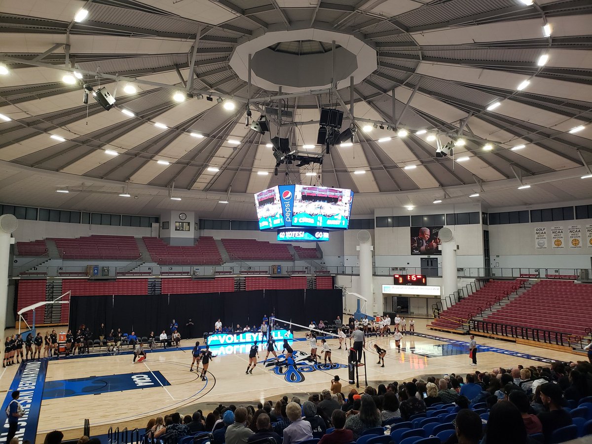 CoachRenno13's tweet photo. Supporting @csusb_vb who is #1 in the country. Don't you just love this arena that we get to compete in?!
#beayote https://t.co/T8TQW7m1nF