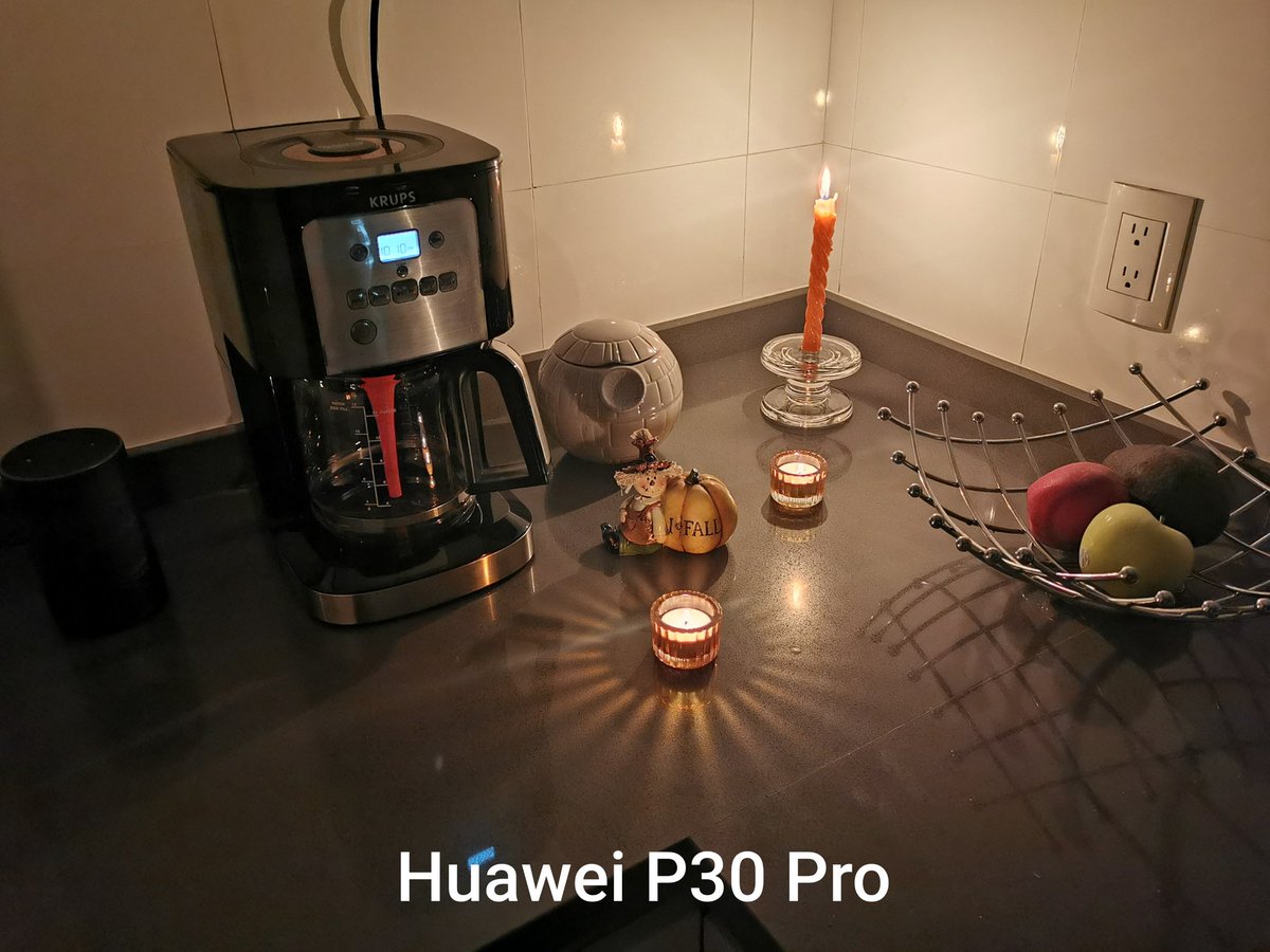 Ahí les va una comparación del Modo Noche de: 

 /Samsung Galaxy S10+
 /Apple  iPhone 11 Pro Max 
/ Huawei P30 Pro

La iluminación únicamente son esas 3 velitas. 

¿Cuál les gusta más?