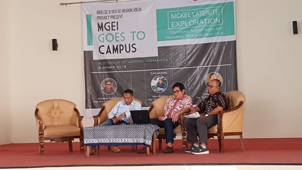 [MGEI GOES TO CAMPUS]

Hari ini sedang berlangsung Kuliah Umum “Nickle Laterite Exploration” di Auditorium IST AKPRIND YOGYAKARTA.

Ikuti terus acara MGEI yang pastinya bakalan menginspirasi Generasi Muda Geologi Indonesia

#MGEIgoestoCampus 
<a href="/MGEIOfficial/">Pengurus Pusat MGEI</a> 
<a href="/mgeiscista/">MGEI-SC IST AKPRIND</a>