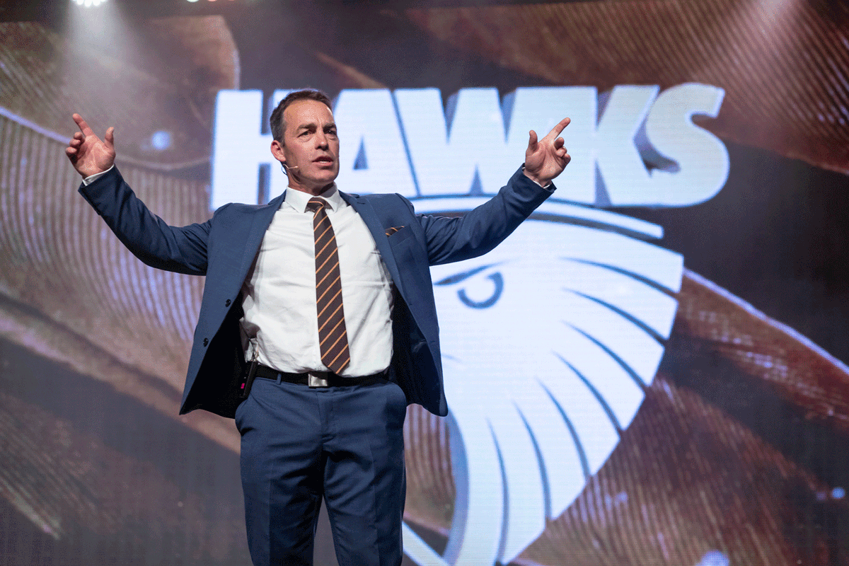 HawthornFC's tweet photo. A few of Clarko’s many talents: 
1. Coaching premierships
2. Rocking shorts in winter
3. Using the phrase ’our next piece of silverware’
4. Captivating an audience at the Peter Crimmins Medal count.

Our champion coach was on fire last night. 🔥

WATCH: https://t.co/mcLD6AOAGW https://t.co/z2b2RDtAbF