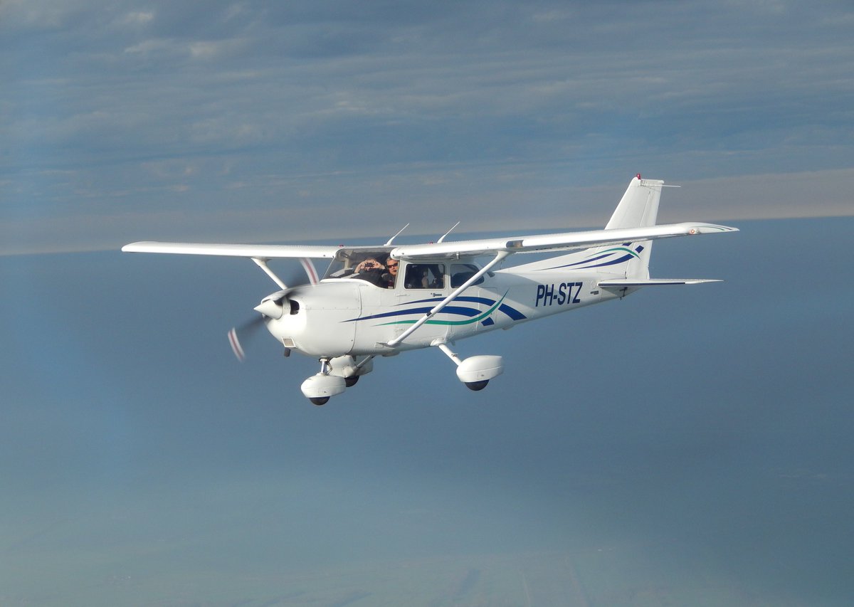 zelfvliegen's tweet photo. Er zijn nog enkele plaatsen vrij bij de ´clubvlucht´ die Zelf Vliegen organiseert! Op zondag 13 oktober vliegen we met de Cessna´s PH-STZ en -STW, naar Duitsland. 
We houden de kosten laag en vooraf organiseren we een briefing met een FI’s. Aanmelden kan via info@zelfvliegen.nl. https://t.co/haHyw1jUYB