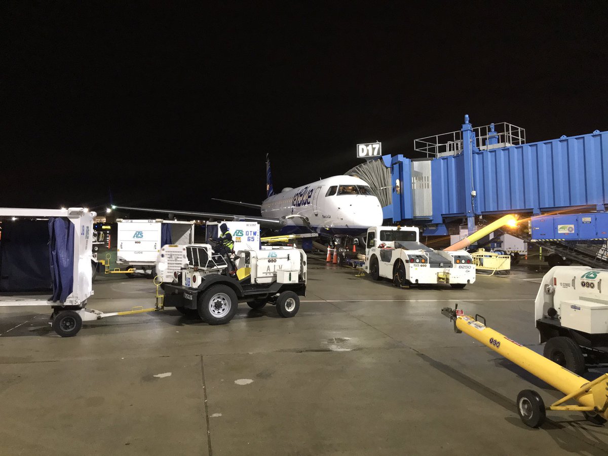 cc_steele's tweet photo. Sunday FL B6 DTW #avgeek #airstart #zerodarkthirty https://t.co/jnduEzh2qQ