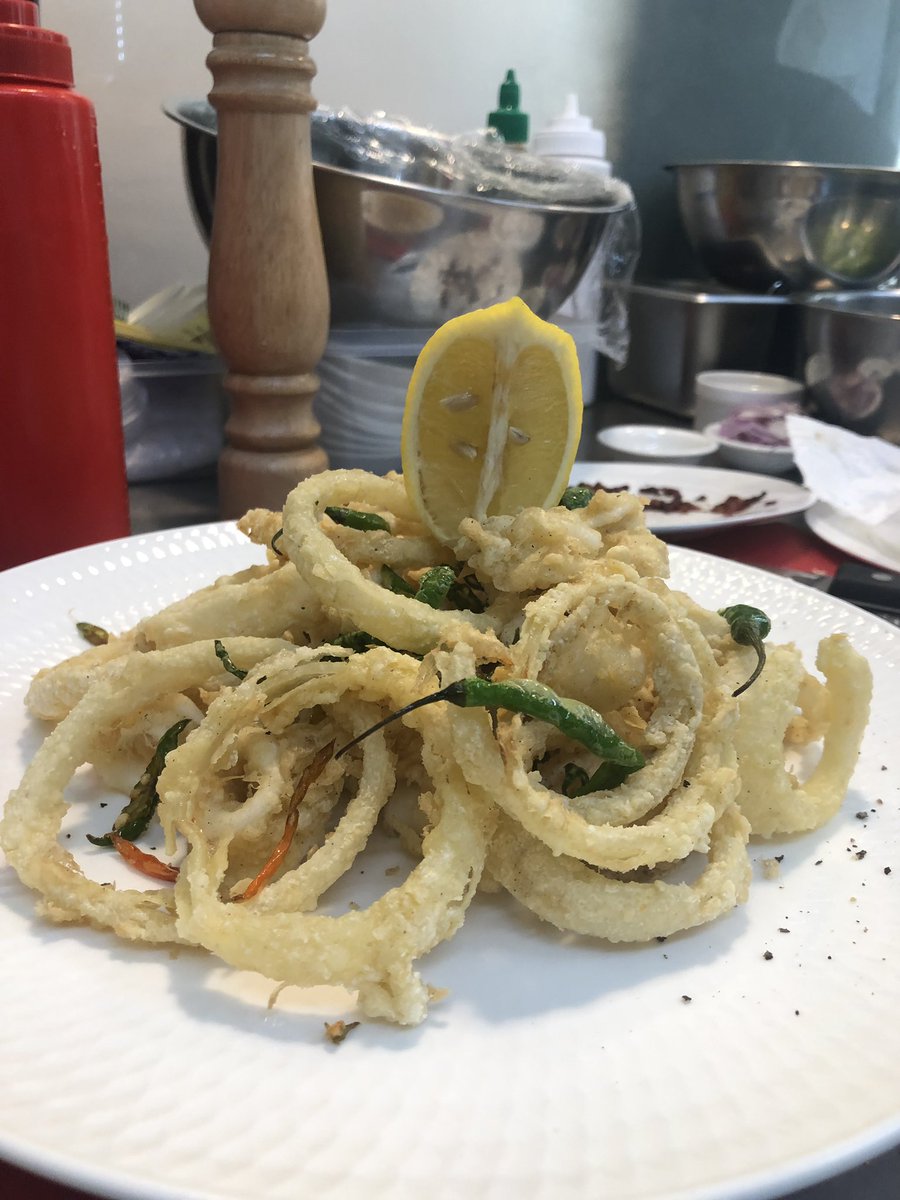 chefbellamari's tweet photo. Frito Misto baby!🌶🦑

#hustling #fritomisto #calamari #whiteonions ##foodie #chefBellaPh🇵🇭 https://t.co/u1IXkSUa1c