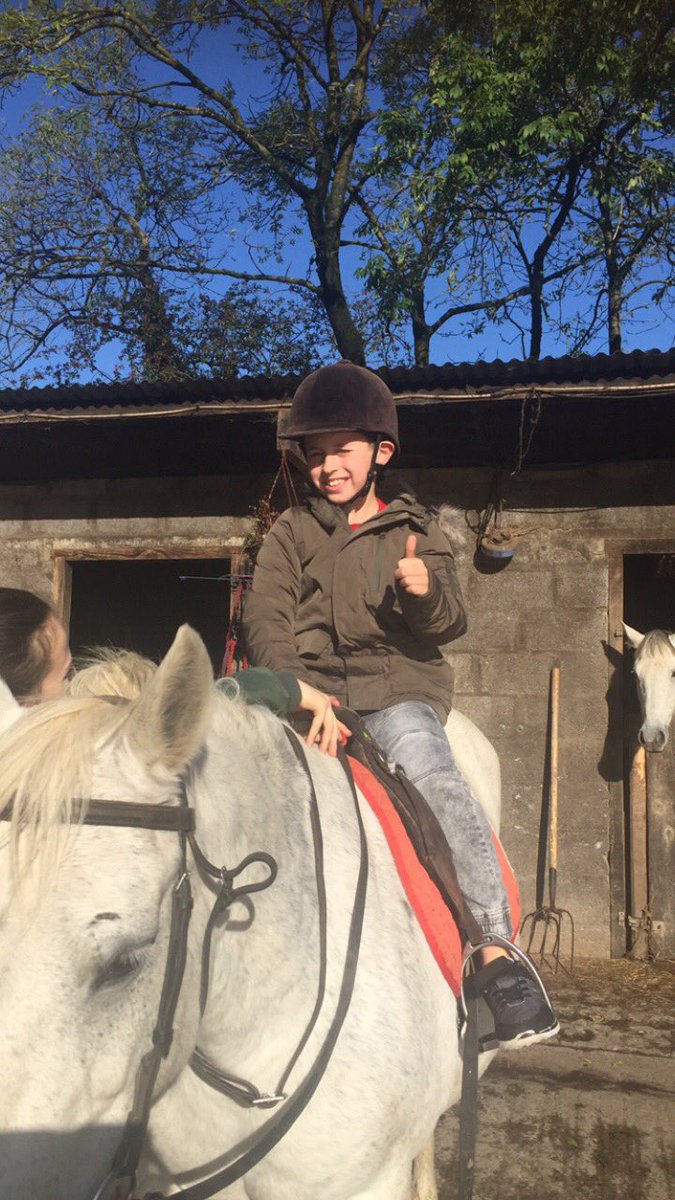 karenkellytae's tweet image. And he’s off ! #fabday #horseriding #son #lovehim #hishappyplace