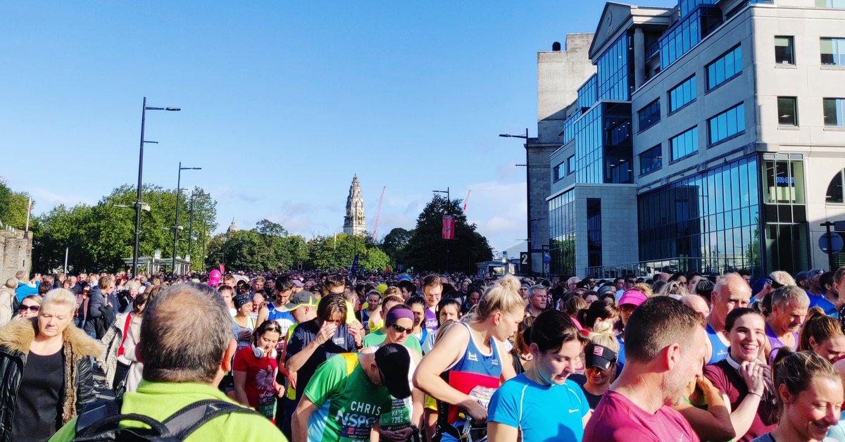 ccjitsu's tweet photo. We're down in the centre supporting our friends, family and everyone who are running the Cardiff Half Marathon today! So many incredible people running for incredible causes, we wish you all the best on the run! 🏃‍♀️

#cardiffhalf #marathon #running #goodluck #somanypeople #support https://t.co/CZXya7kNnA