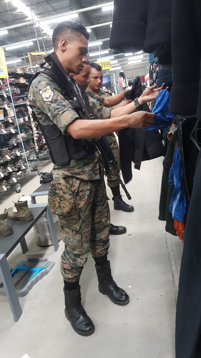 solo_pilot's tweet photo. @Decathlon_India #Guwahati looks beseiged by SF10 Commandos from @MeghalayaPolice on #MahaAshtami While they look good in their combat dress and automatics, it makes sense to leave the guns outside the stores. There are small kids and others shopping inside @anirban1970 https://t.co/pJtu7pya83