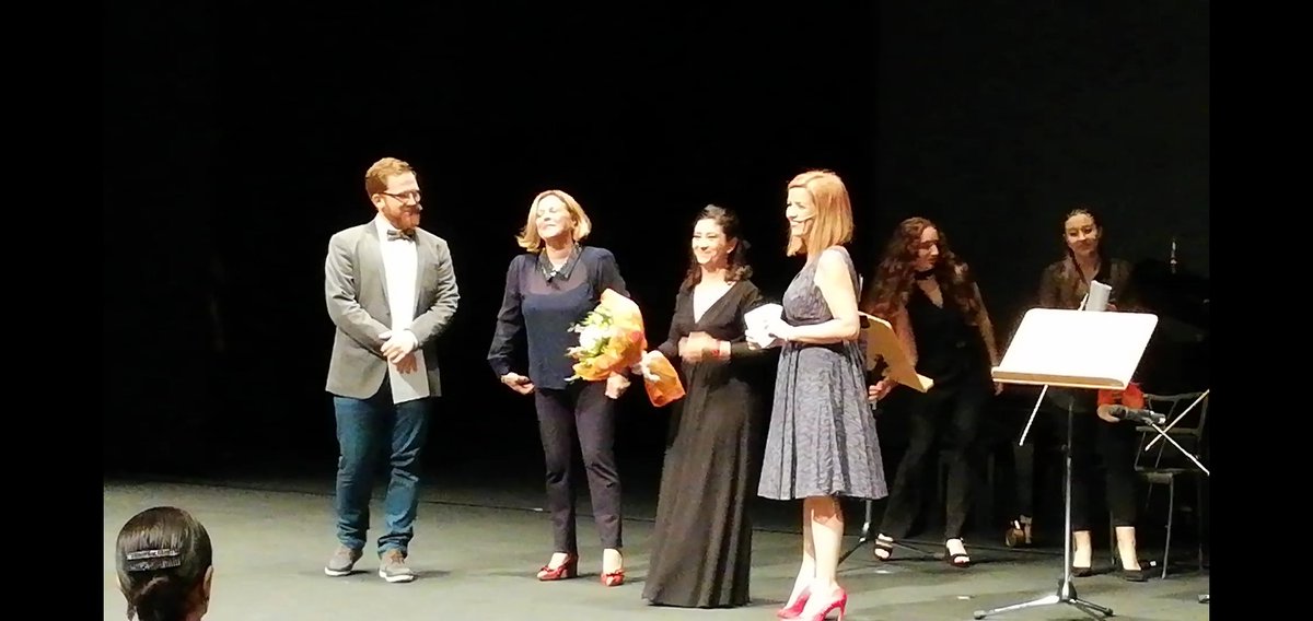 loumrodriguez's tweet photo. Gracias @estherpcalderon y Juan Diego Celdrán por presentar la #IGalaTalento @OnOffParkinson. Y, sobre todo, a la presidenta de @TALENTOS_RM, la incansable Maribel Hernández, por promover iniciativas como esta para mostrar el talento y solidaridad de nuestros jovenes. https://t.co/inMpDqMLK1