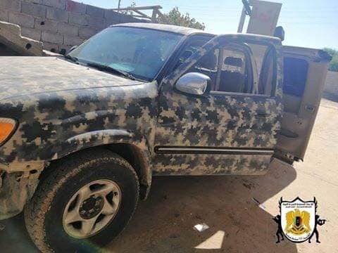 Oded121351's tweet image. #Libya- 2 #GNA technicals captured by #LNA south of #Tripoli, 1 with an interesting camo scheme, the other with a pretty rare M2 Browning .50 cal HMG