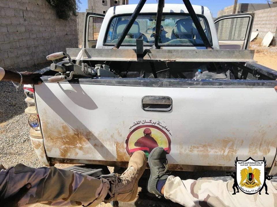 Oded121351's tweet image. #Libya- 2 #GNA technicals captured by #LNA south of #Tripoli, 1 with an interesting camo scheme, the other with a pretty rare M2 Browning .50 cal HMG