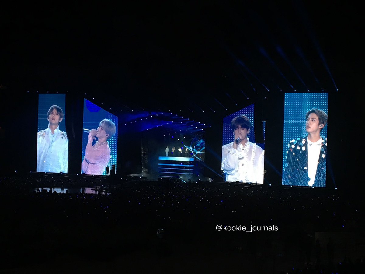 kookie_journals's tweet photo. I miss this so much OMFHFHDH citifield bbys please let’s be moots and cry together I’m really going thru it🤧 @BTS_twt #BTSCitifield #1YearSinceCitifield https://t.co/TlBG7TMlkL