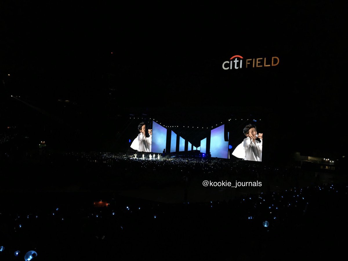 kookie_journals's tweet photo. I miss this so much OMFHFHDH citifield bbys please let’s be moots and cry together I’m really going thru it🤧 @BTS_twt #BTSCitifield #1YearSinceCitifield https://t.co/TlBG7TMlkL