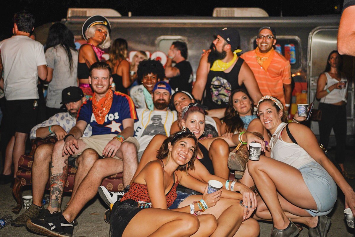 Do512's tweet photo. We donβt stop after the fest! Our #secretpizzaparty with @blackillac went OFF tonight. | #do512 @thisisstolen @doyouwaterloo @Via313Pizza @DJKingDing @karbachbrewing @deepeddyvodka π· @iq3photography https://t.co/bbjQsFn1b3