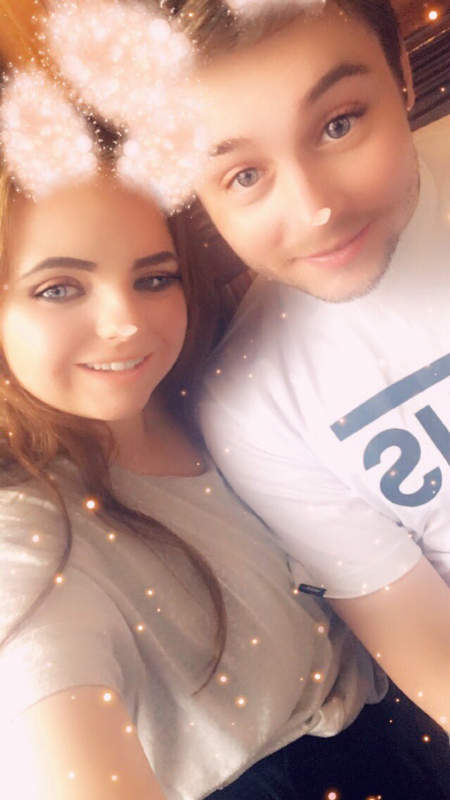 M_Hodkinson's tweet photo. My life, love you 🖤🖤 https://t.co/l28H61DnEL