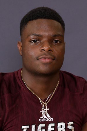 Jeff_NationsBG's tweet photo. Warren East grad Trebor Bunton had thee tackles and a half-sack for Campbellsville against Georgetown on Saturday. https://t.co/sxpaPJnJXs https://t.co/2oNx63KsZN